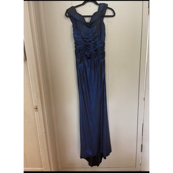 La Femme Ruched Navy Blue Off The Shoulder Metallic Shimmer Jersey Gown 10 NWOT - Picture 2 of 4